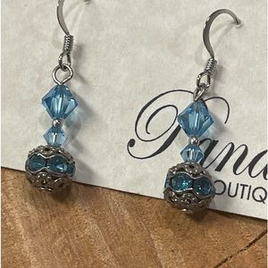 NWT! BeAuTiFuL Blue Topaz Crystal Boutique Earrings! ❤️